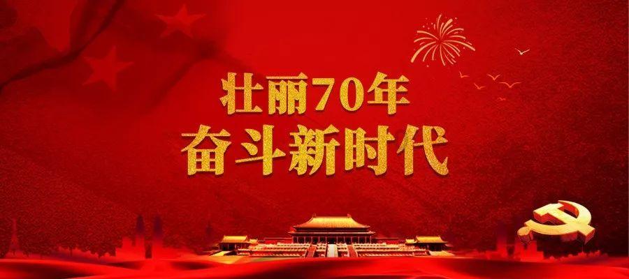 46岁周杰伦在国外看球赛！满脸胡子显沧桑