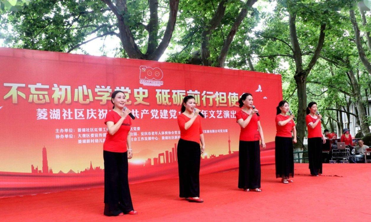 傅雷读书不用心，被母亲在肚脐点蜡烛，“棍棒教育”成就一代才子