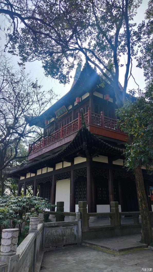 逃离幻想金字塔